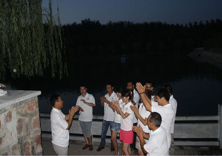 陸臺(tái)全體員工去少林寺、白云山旅游